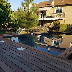 https://chambre-dhotes-le-cypres-bleu.hotels-rhonealpes.com