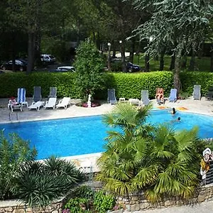 https://la-vieille-tour.hotels-rhonealpes.com
